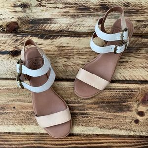 Lucky Brand heeled sandal. Size 7